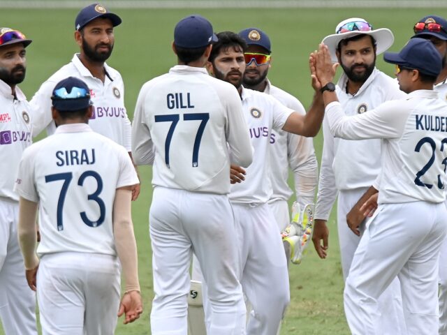 निर्णायक टेस्टमा भारत सामु ३ सय २८ रनको लक्ष्य